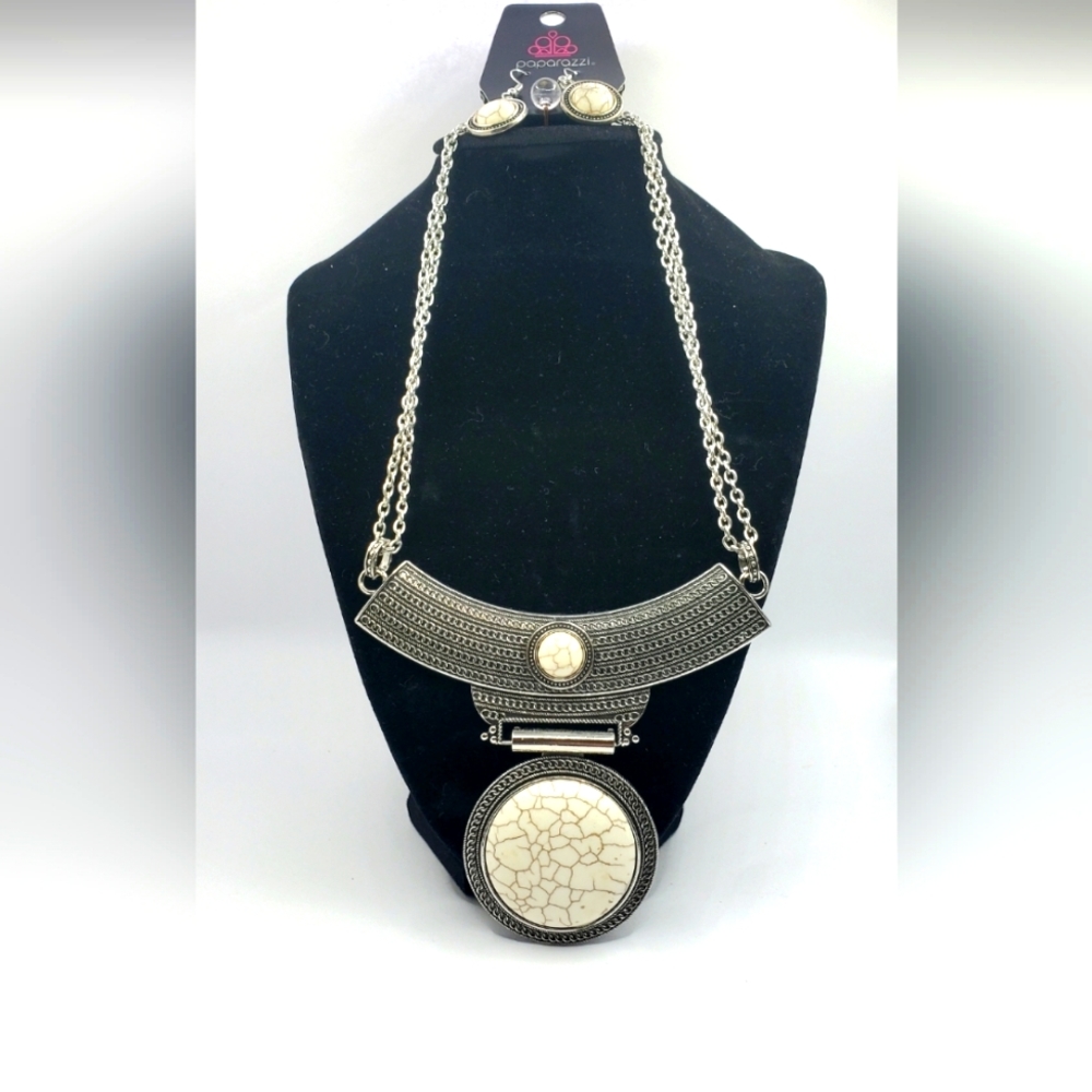 Paparazzi White Necklace